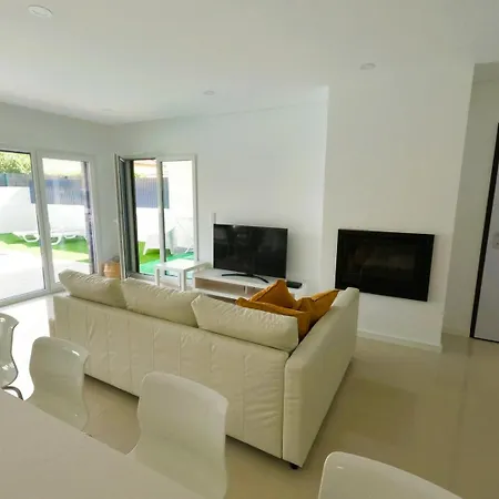 Aroeira Nest | 3-bedroom With Pool & Bbq Almada